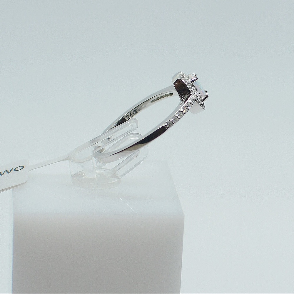 925 Sterling Silver White Opal Cubic Zirconia Ring - Picture 2 of 3